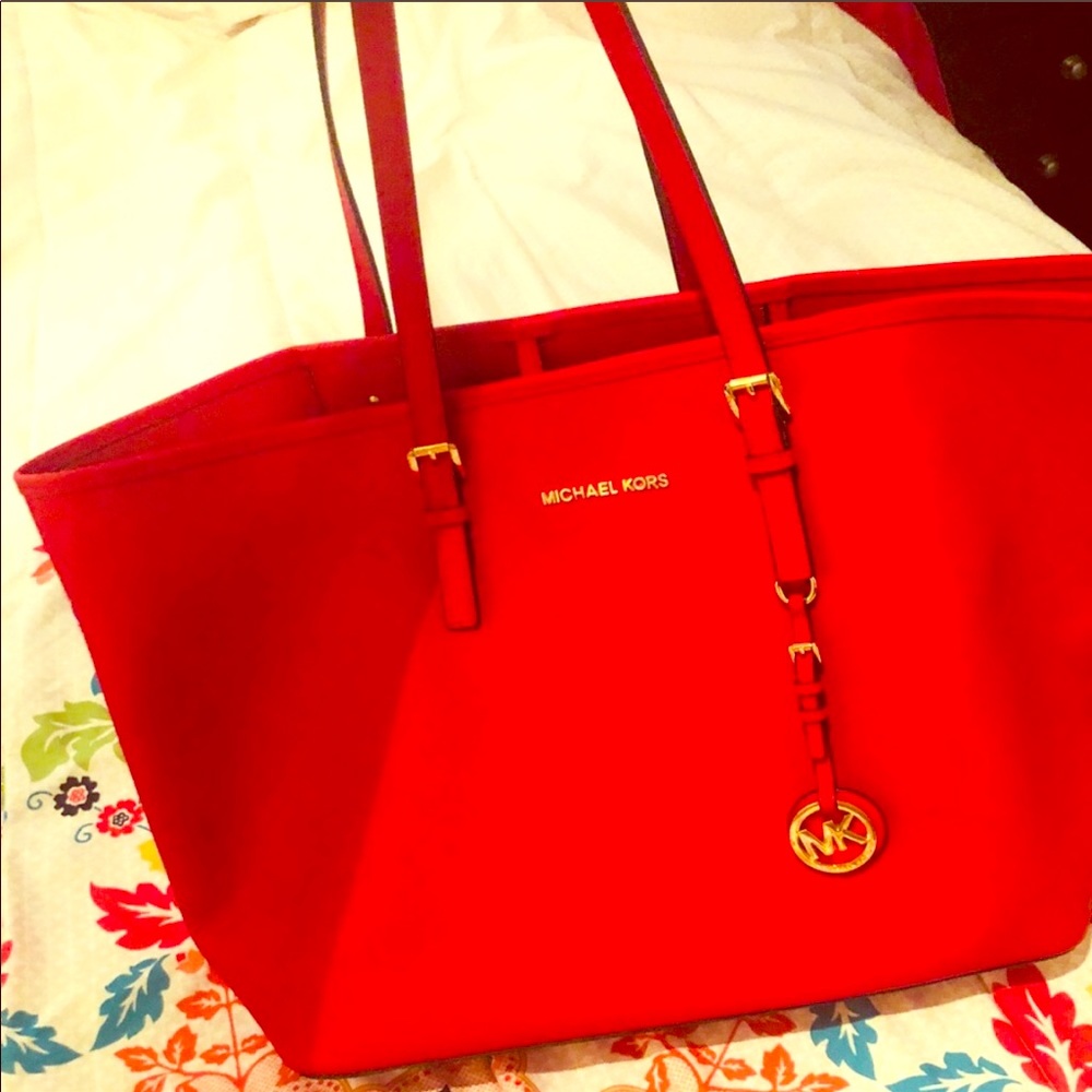 Michael Kors red carry all used 2 times.